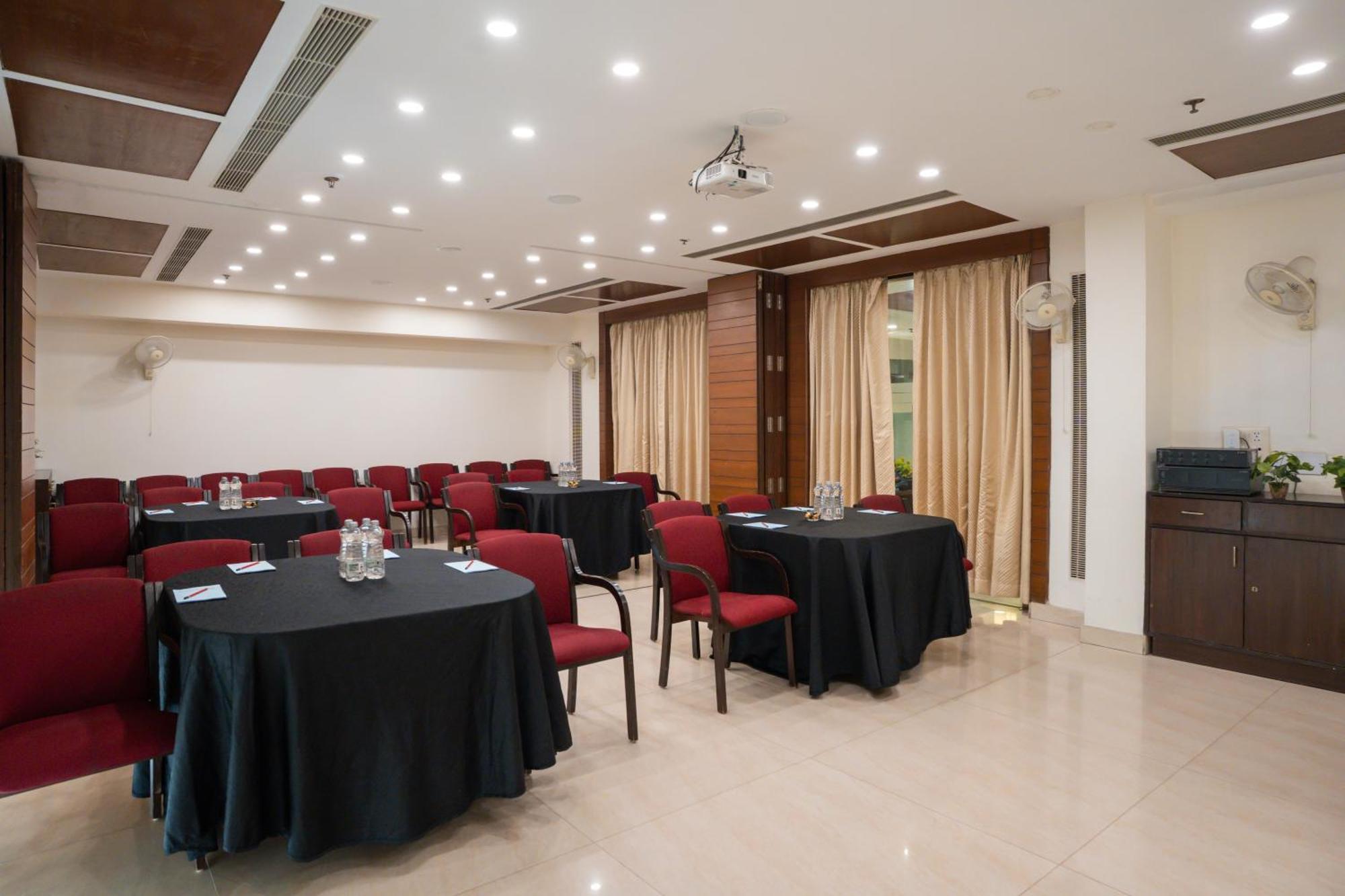 Ahuja Residency Cyber City II Gurgaon Exterior foto